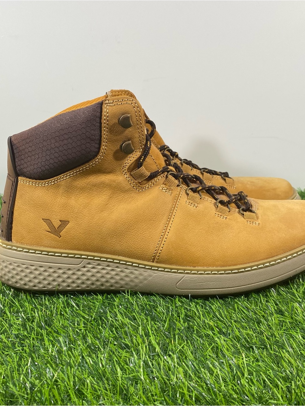 Men's Territory Compass Ankle Chukka Boots Sneakers Size 11 Wheat Nubuck Leather